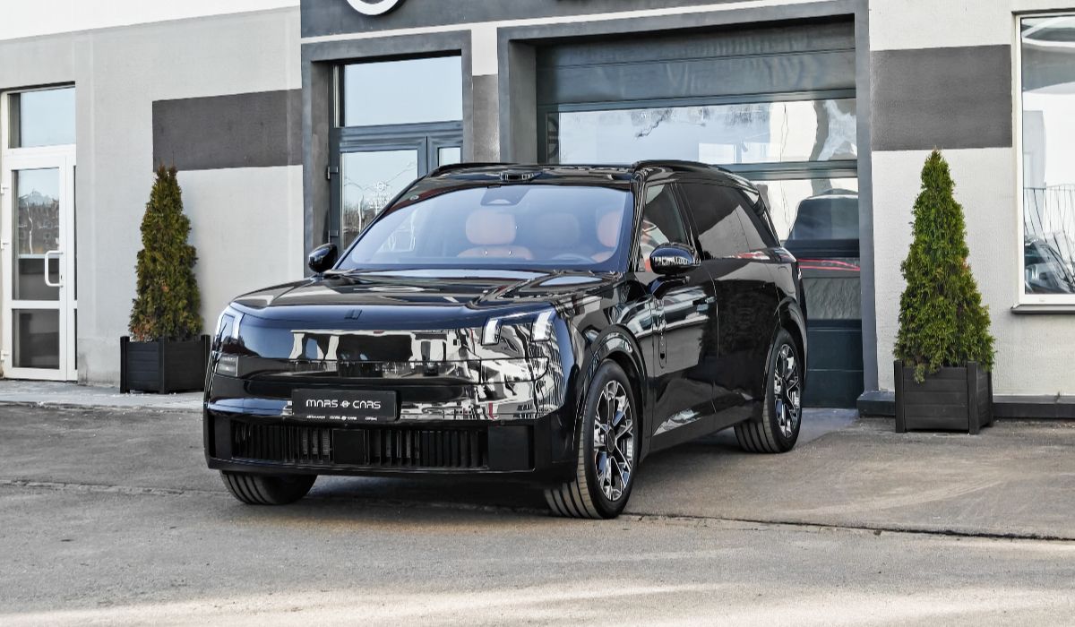 LYNK & CO 900 (оранжевый салон)