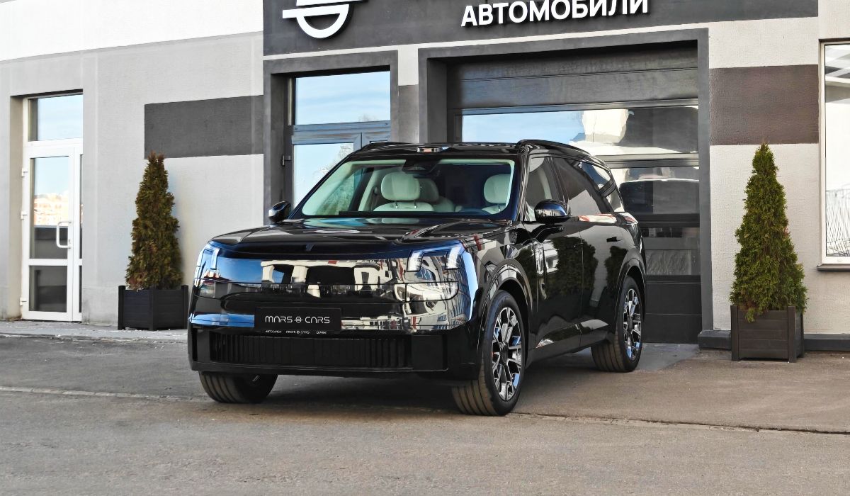 LYNK & CO 900 (белый салон)